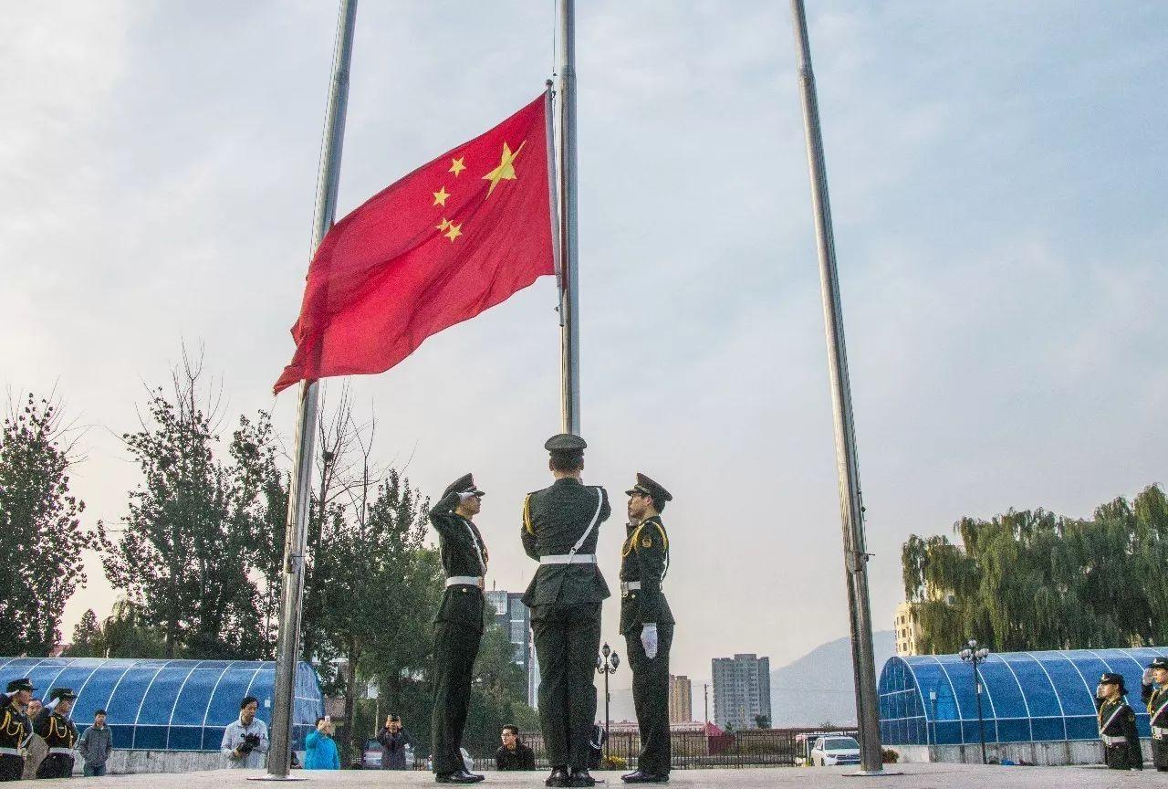 她是记者,作家,特工,更是《国歌》作者一生的红颜知己